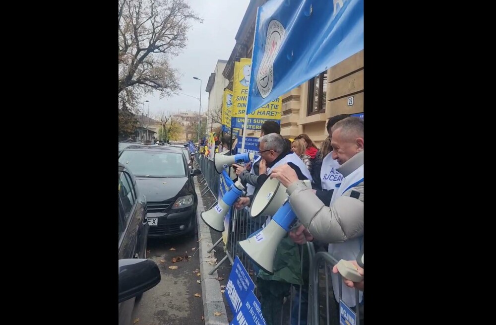 Sindicaliștii din învățământ, protest față de tăierile de personal: „Profesorii nu sunt vinovații crizei din țară”. VIDEO - Imaginea 9