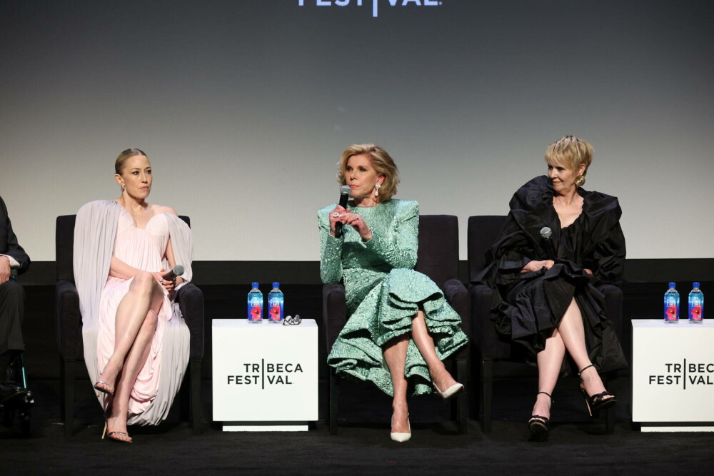 Cynthia Nixon, actrița din Sex and the City, apariție îndrăzneață la 59 de ani, la premiera unui serial. FOTO - Imaginea 19