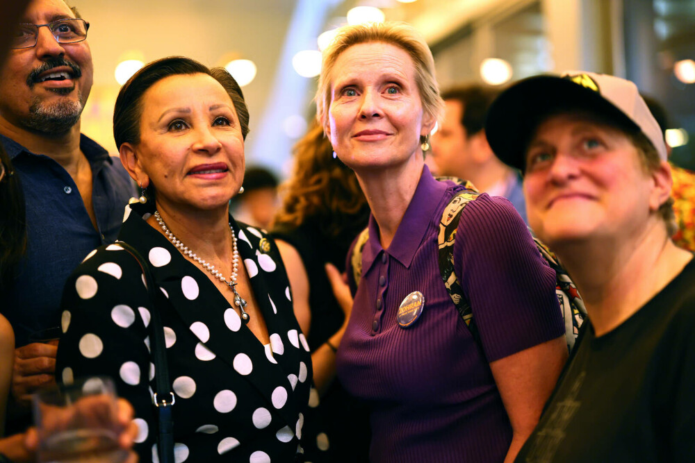 Cynthia Nixon, actrița din Sex and the City, apariție îndrăzneață la 59 de ani, la premiera unui serial. FOTO - Imaginea 21