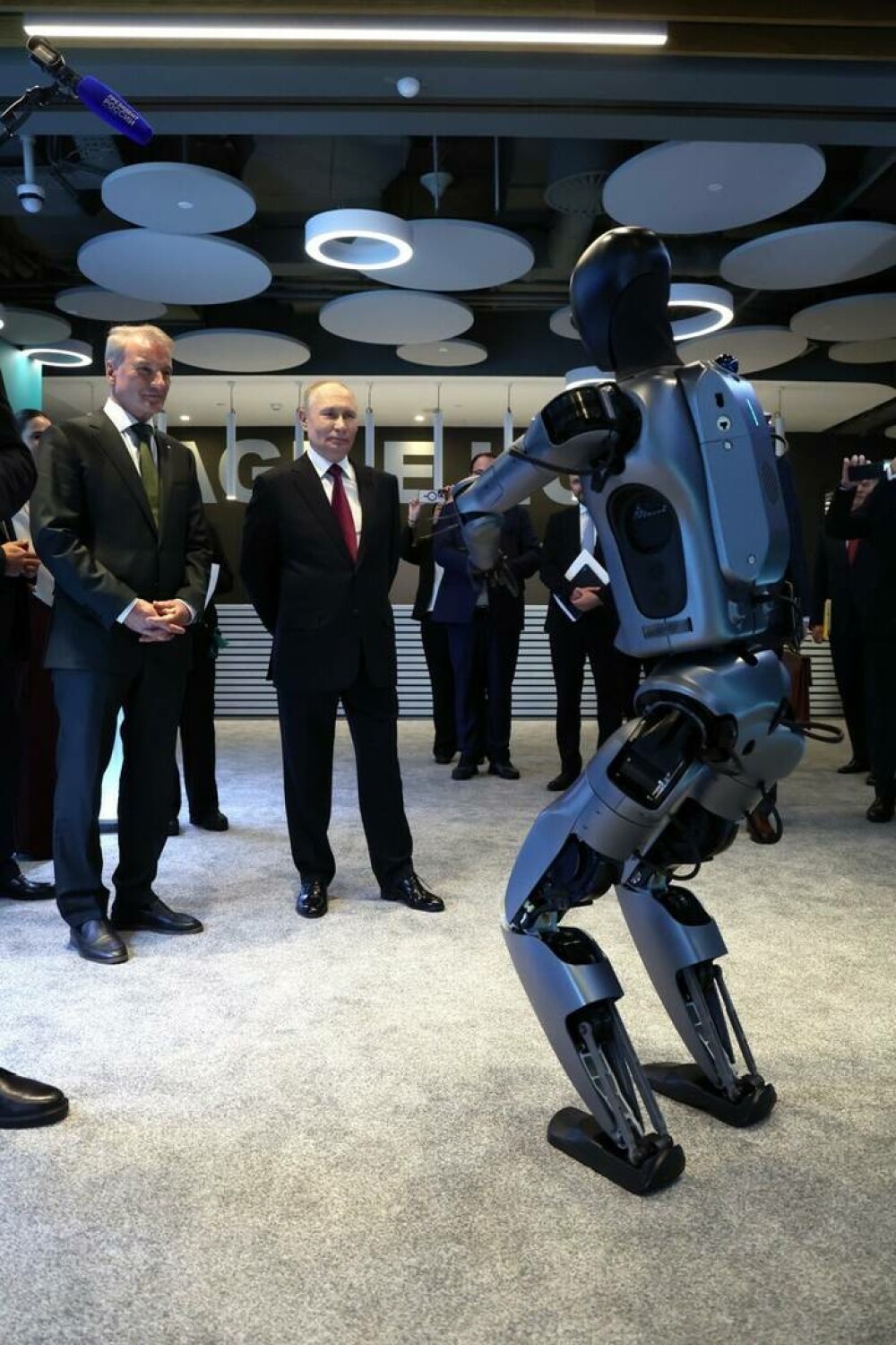 Un robot a dansat pe o melodie rusească în fața lui Vladimir Putin. Reacția liderului de la Kremlin. FOTO&VIDEO - Imaginea 4