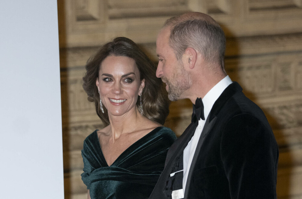 Prinţul William şi Prinţesa de Wales, apariţie elegantă la Royal Variety Performance, alături de Paddington Bear. FOTO - Imaginea 2