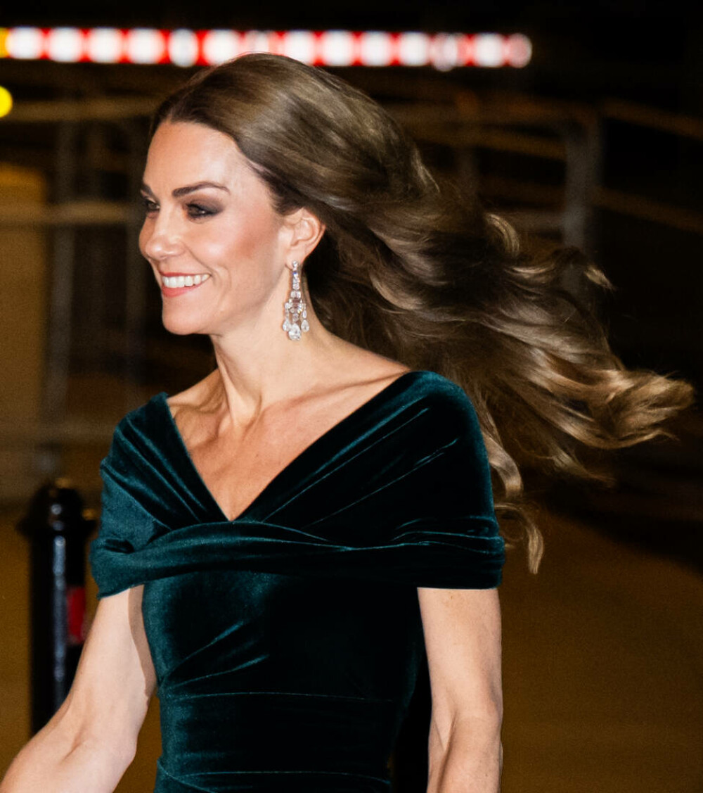 Prinţul William şi Prinţesa de Wales, apariţie elegantă la Royal Variety Performance, alături de Paddington Bear. FOTO - Imaginea 5