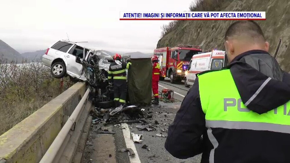 VIDEO. O șoferiță, cu doi copii în mașină, a intrat în plin într-un TIR, în Mehedinți. Momentul impactului terifiant - Imaginea 1