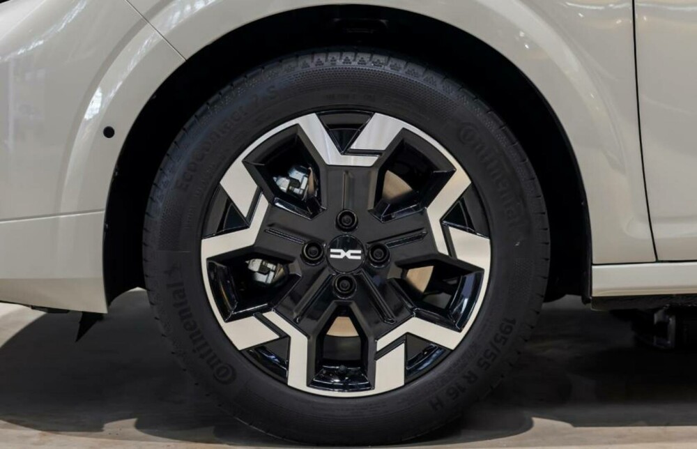 Cum va arăta Dacia Sandero în 2026. Varianta hibridă, cea mai importantă noutate - FOTO - Imaginea 1