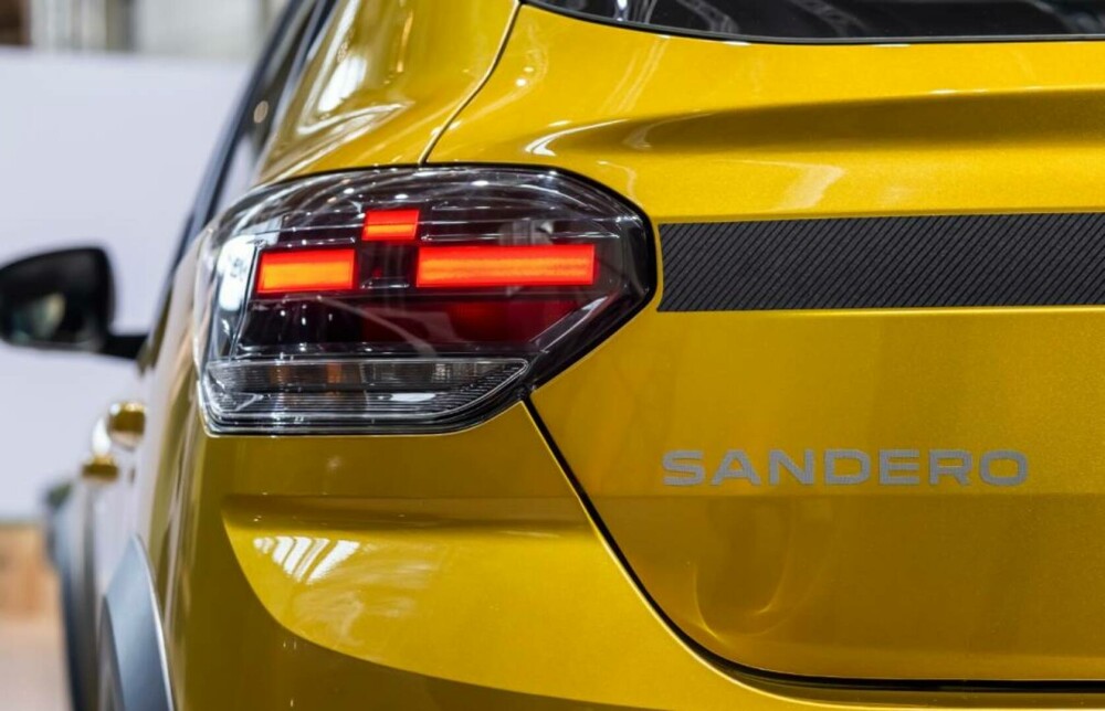 Cum va arăta Dacia Sandero în 2026. Varianta hibridă, cea mai importantă noutate - FOTO - Imaginea 9