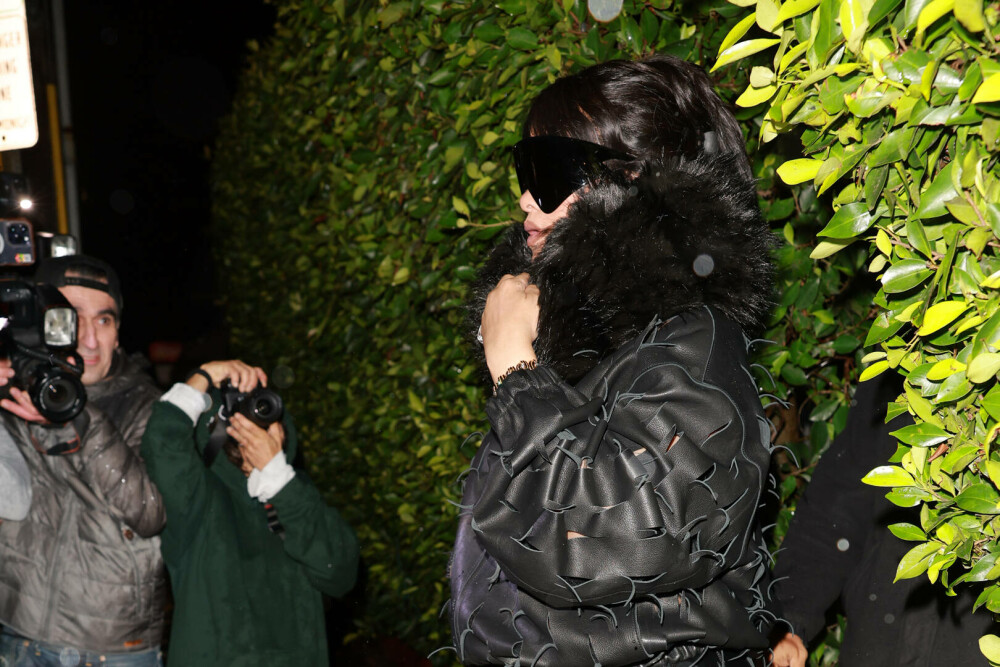 Rihanna, apariție îndrăzneață pe străzile din Los Angeles. Ce ținută a ales. GALERIE FOTO - Imaginea 5