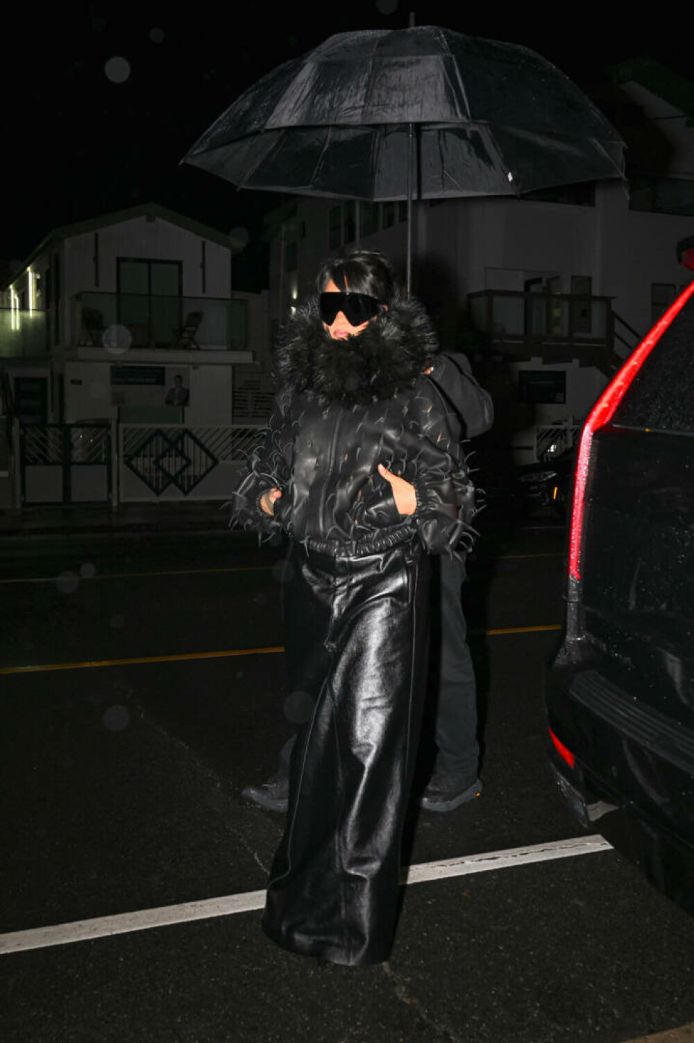 Rihanna, apariție îndrăzneață pe străzile din Los Angeles. Ce ținută a ales. GALERIE FOTO - Imaginea 15