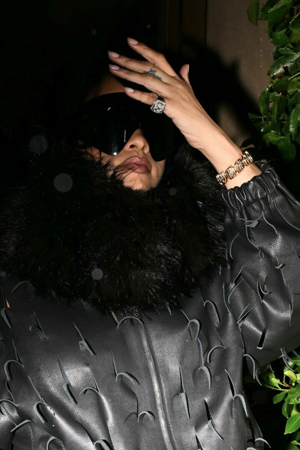Rihanna, apariție îndrăzneață pe străzile din Los Angeles. Ce ținută a ales. GALERIE FOTO - Imaginea 17