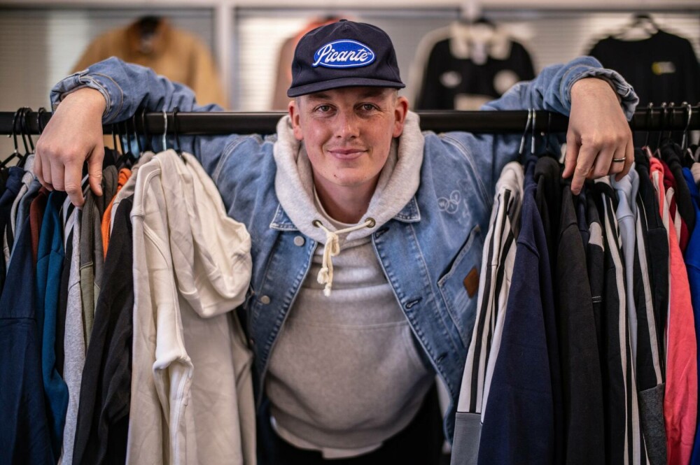 Un bărbat a renunțat la armată, iar acum câștigă până la 30.000 de lire pe lună: „Fac profit în zece secunde”. Cum reușește - Imaginea 4