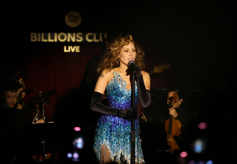 Miley Cyrus împlinește 33 de ani. Detalii neștiute despre viața și cariera artistei. GALERIE FOTO - Imaginea 53