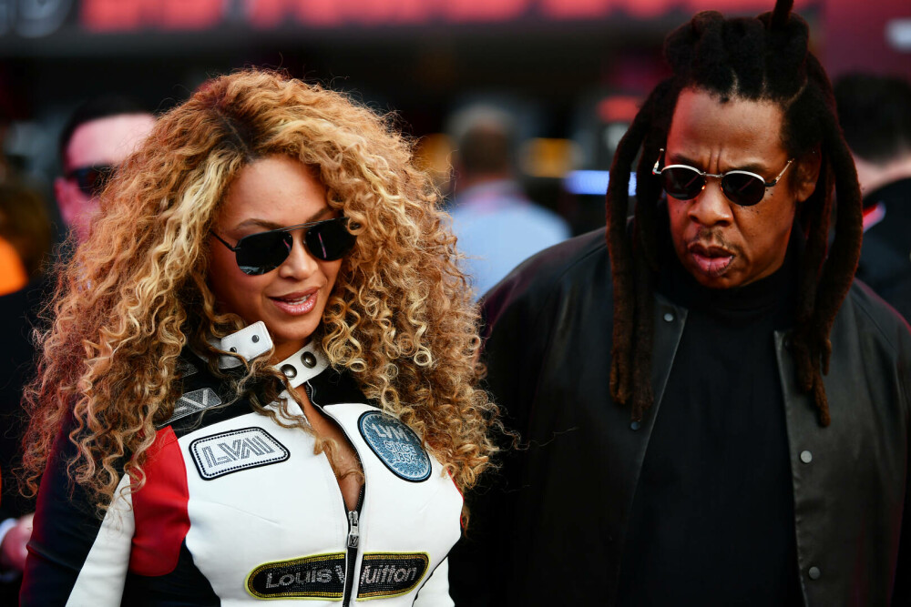Beyoncé, apariție spectaculoasă la Formula 1 Las Vegas. Artista a purtat un costum de curse creat special pentru ea. FOTO - Imaginea 4