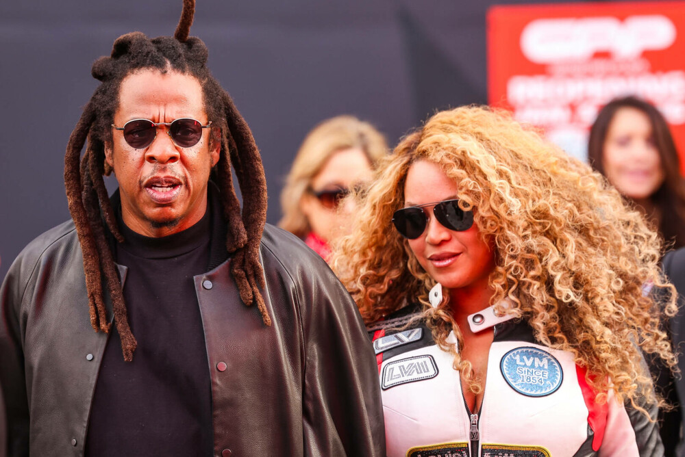 Beyoncé, apariție spectaculoasă la Formula 1 Las Vegas. Artista a purtat un costum de curse creat special pentru ea. FOTO - Imaginea 9