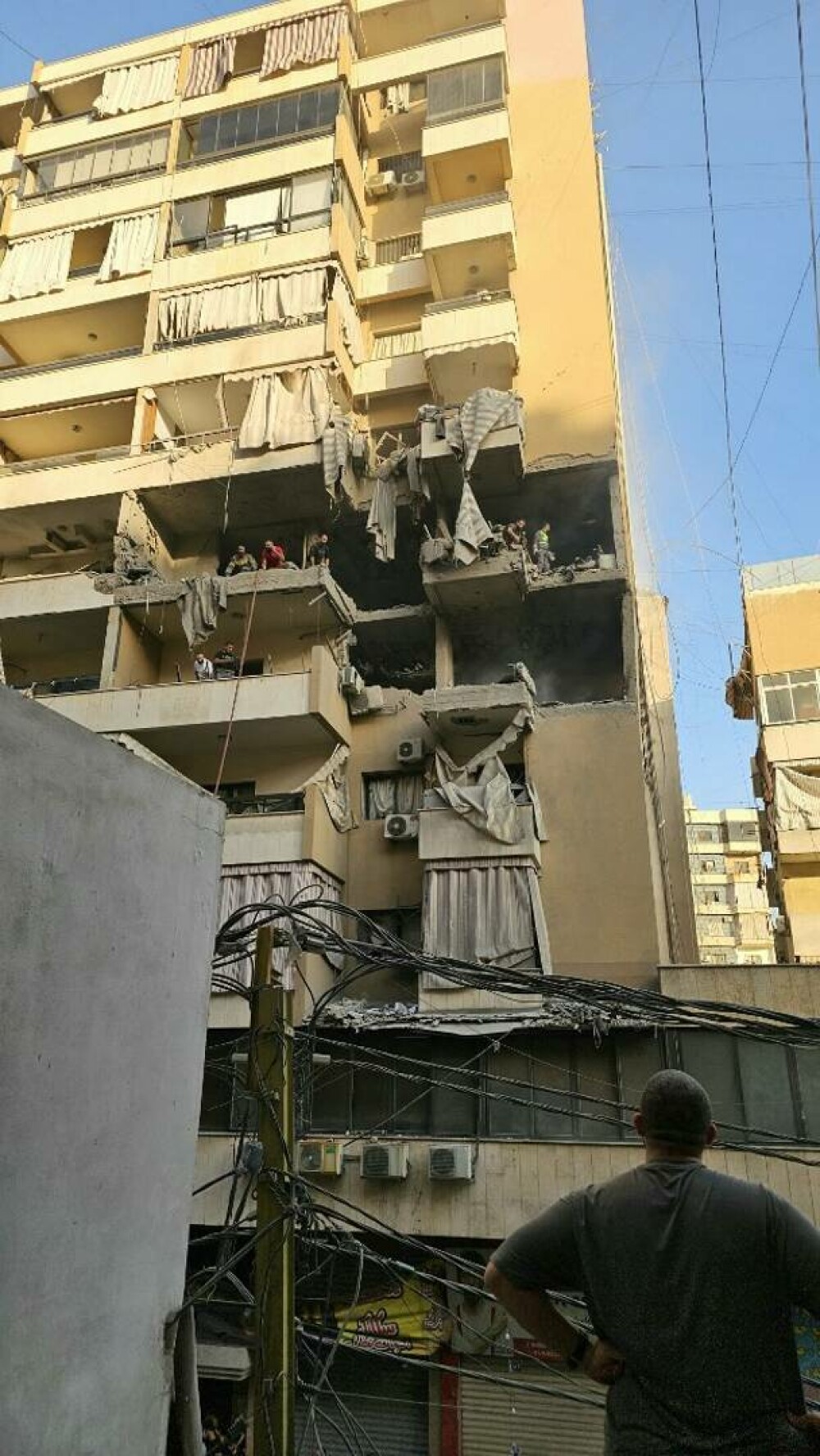 Israelul a atacat cu rachete capitala Libanului, Beirut. Armata susține că ținta principală este ”un terorist din Hezbollah” - Imaginea 8