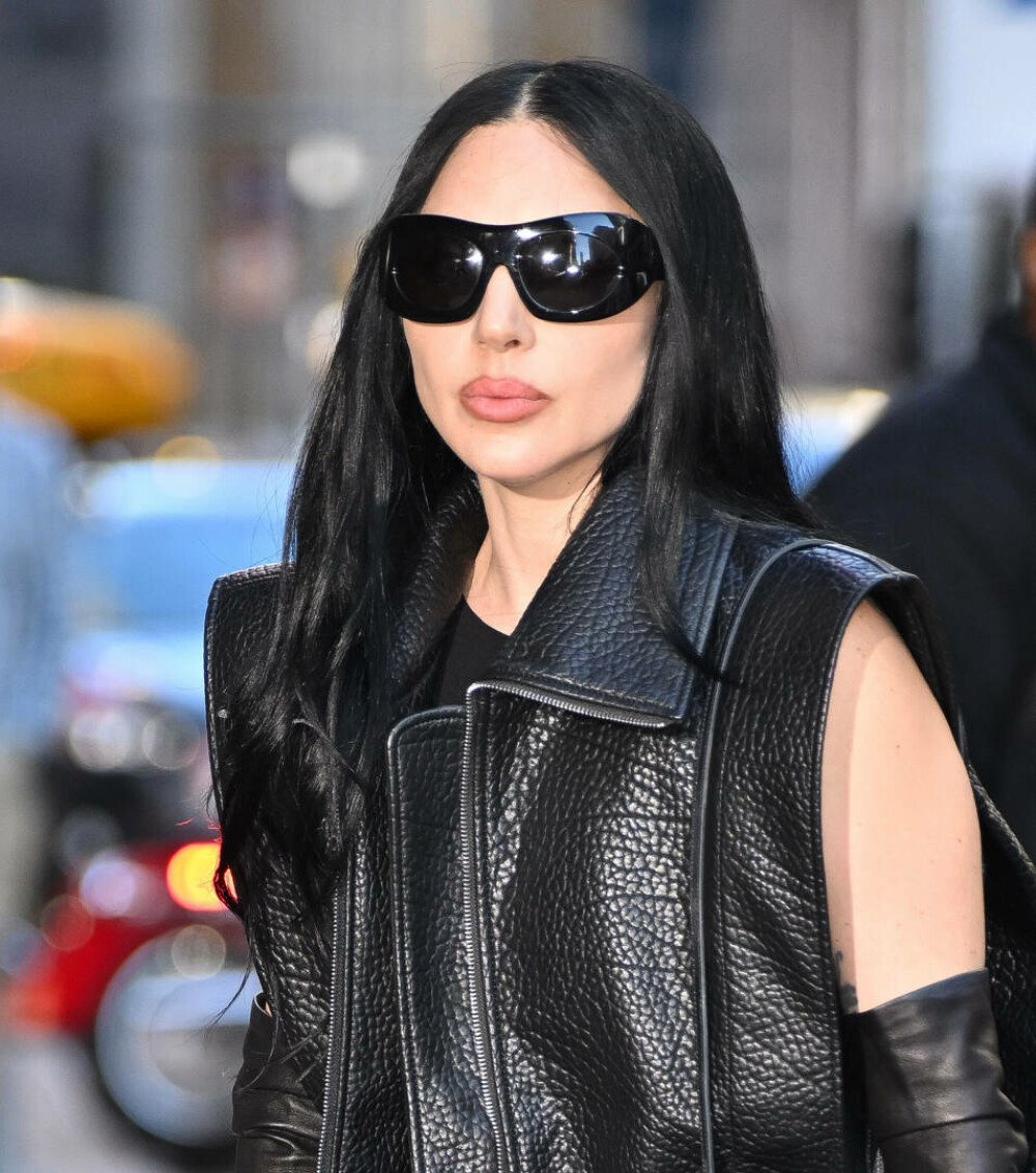 Lady Gaga, plină de eleganță pe străzile din Paris. Ținuta cu care a atras toate privirile. GALERIE FOTO - Imaginea 6