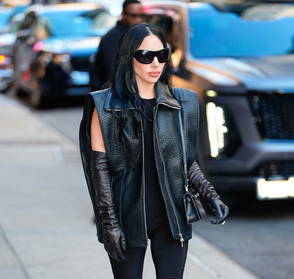 Lady Gaga, plină de eleganță pe străzile din Paris. Ținuta cu care a atras toate privirile. GALERIE FOTO - Imaginea 9