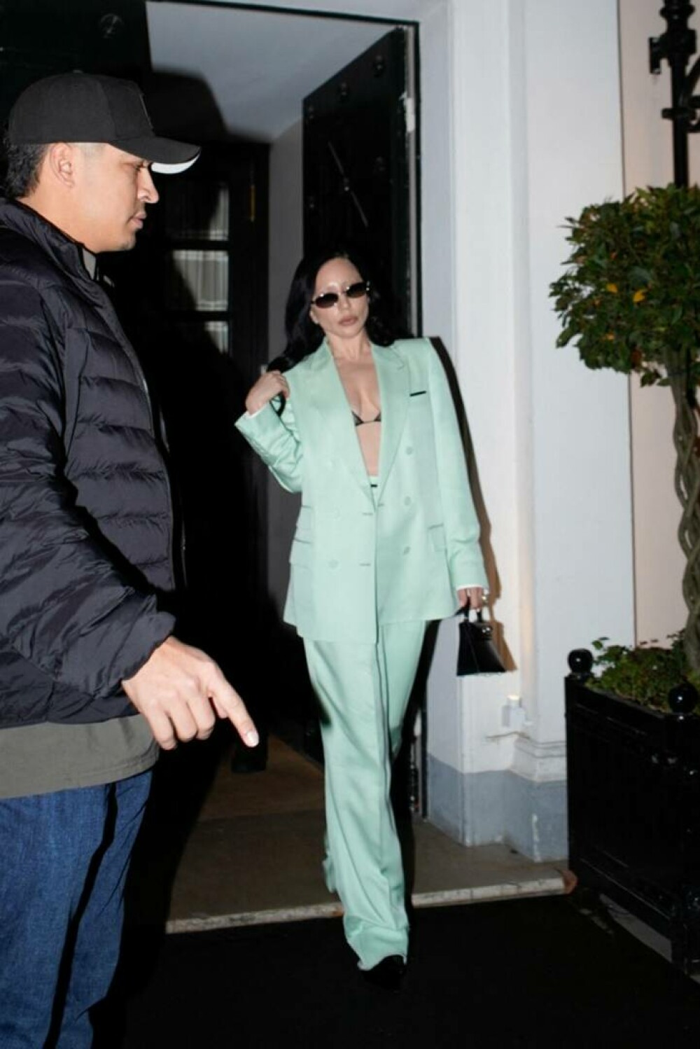 Lady Gaga, plină de eleganță pe străzile din Paris. Ținuta cu care a atras toate privirile. GALERIE FOTO - Imaginea 15