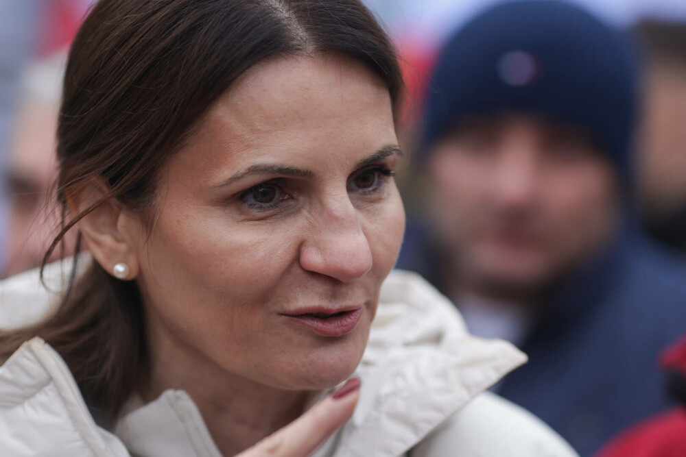 Anca Alexandrescu, după rezultatele exit-poll: „Să așteptăm numărătoarea voturilor”. Simion: „Alegem să ne purtăm democratic” - Imaginea 1