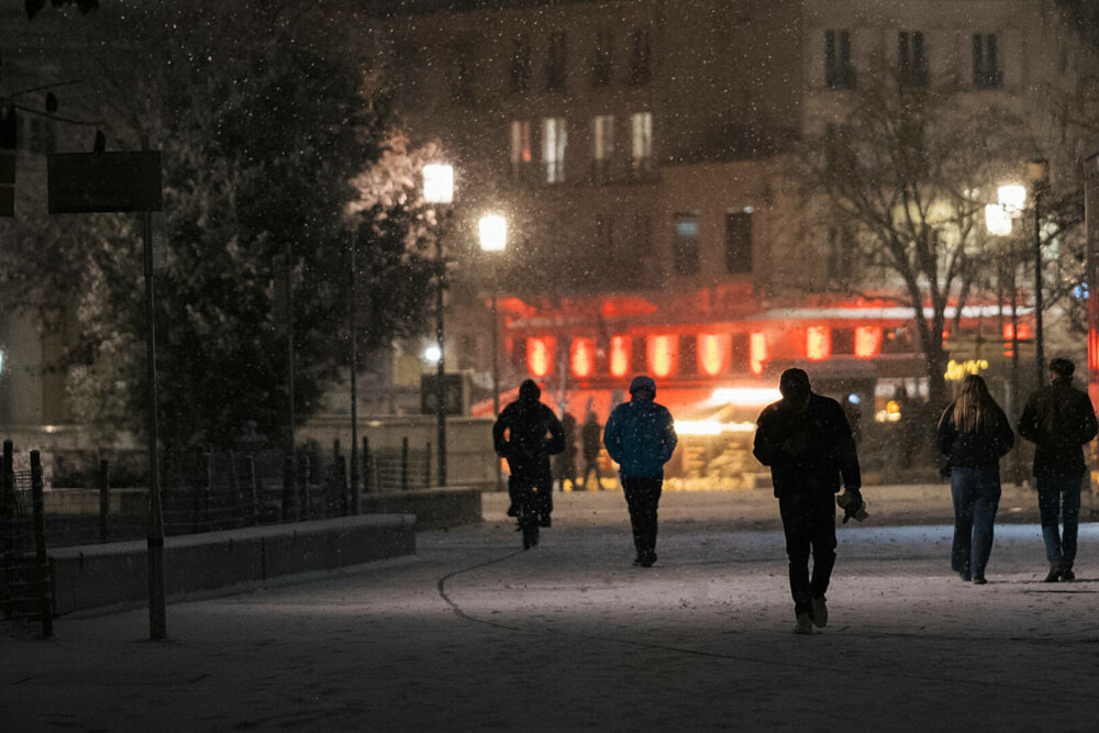 Parisul, sub ninsoare. Capitala Franței a fost cuprinsă de o furtună de zăpadă | GALERIE FOTO - Imaginea 11