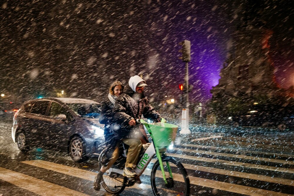 Parisul, sub ninsoare. Capitala Franței a fost cuprinsă de o furtună de zăpadă | GALERIE FOTO - Imaginea 24