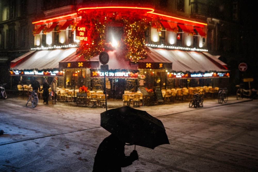 Parisul, sub ninsoare. Capitala Franței a fost cuprinsă de o furtună de zăpadă | GALERIE FOTO - Imaginea 25