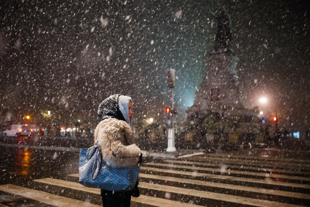 Parisul, sub ninsoare. Capitala Franței a fost cuprinsă de o furtună de zăpadă | GALERIE FOTO - Imaginea 27