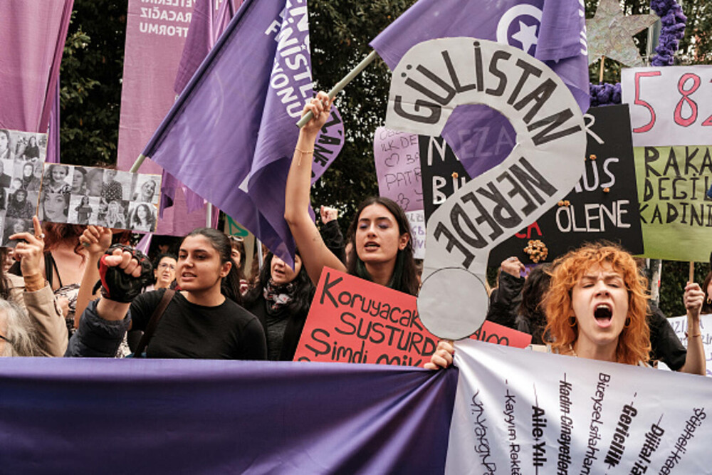 Protest în Turcia faţă de violenţa împotriva femeilor. Mii de persoane au scandat numele victimelor femicidului. GALERIE FOTO - Imaginea 2