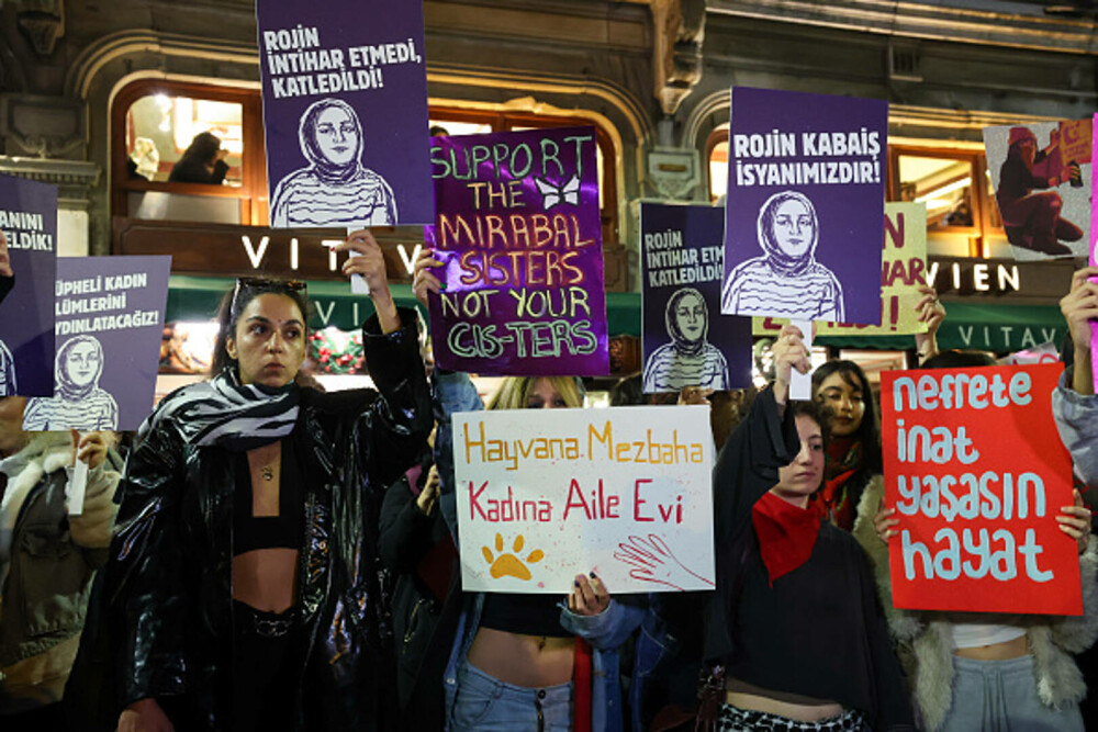 Protest în Turcia faţă de violenţa împotriva femeilor. Mii de persoane au scandat numele victimelor femicidului. GALERIE FOTO - Imaginea 5