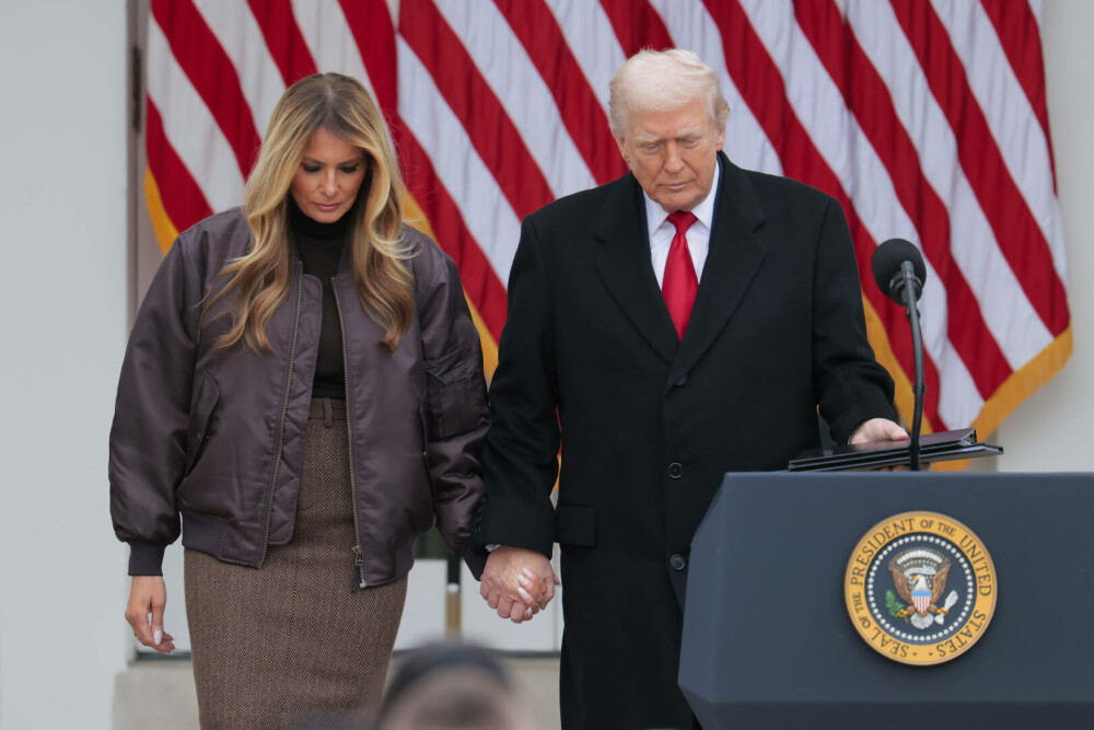 Melania Trump, apariție remarcabilă la brațul lui Donald Trump, de Ziua Recunoștinței. Ce ținută a purtat. GALERIE FOTO - Imaginea 7