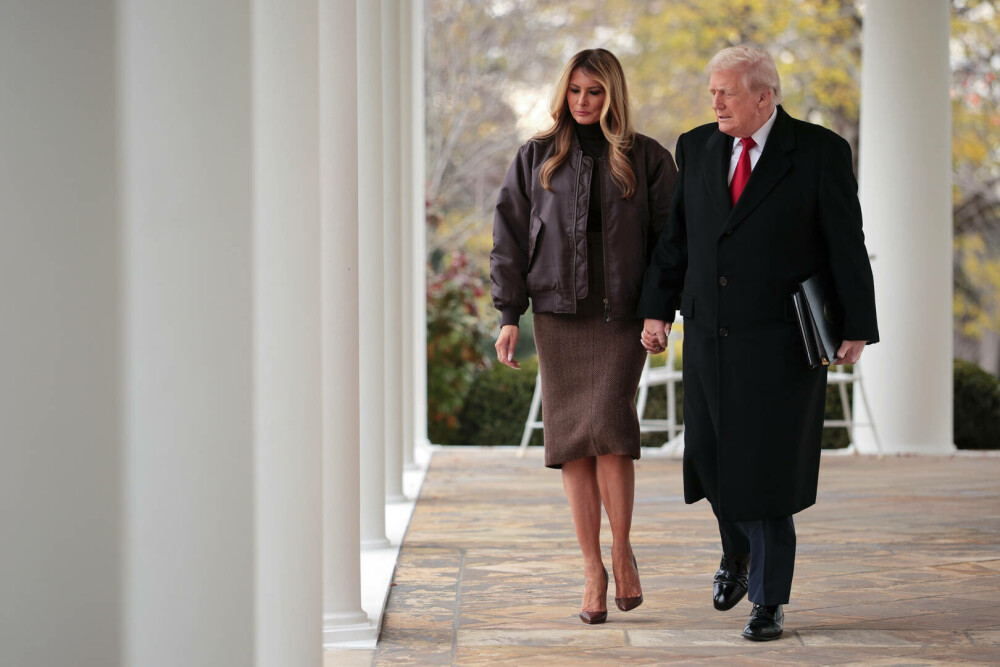 Melania Trump, apariție remarcabilă la brațul lui Donald Trump, de Ziua Recunoștinței. Ce ținută a purtat. GALERIE FOTO - Imaginea 8