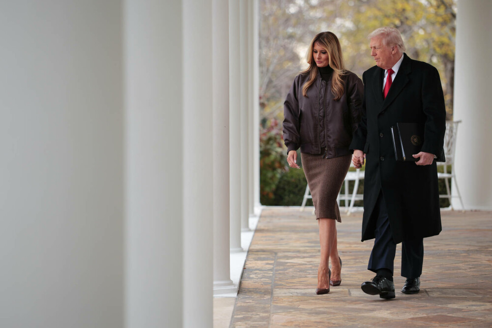 Melania Trump, apariție remarcabilă la brațul lui Donald Trump, de Ziua Recunoștinței. Ce ținută a purtat. GALERIE FOTO - Imaginea 9