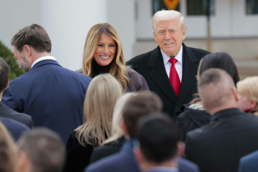 Melania Trump, apariție remarcabilă la brațul lui Donald Trump, de Ziua Recunoștinței. Ce ținută a purtat. GALERIE FOTO - Imaginea 10