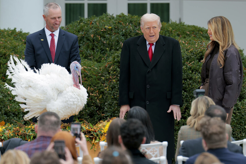 Melania Trump, apariție remarcabilă la brațul lui Donald Trump, de Ziua Recunoștinței. Ce ținută a purtat. GALERIE FOTO - Imaginea 13