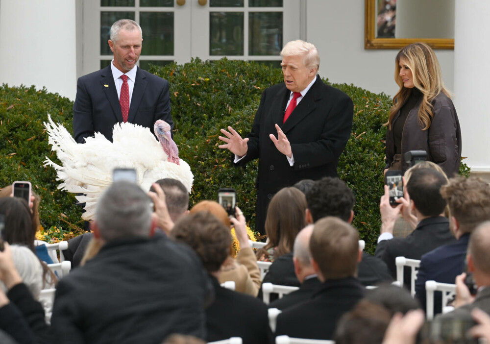 Melania Trump, apariție remarcabilă la brațul lui Donald Trump, de Ziua Recunoștinței. Ce ținută a purtat. GALERIE FOTO - Imaginea 21