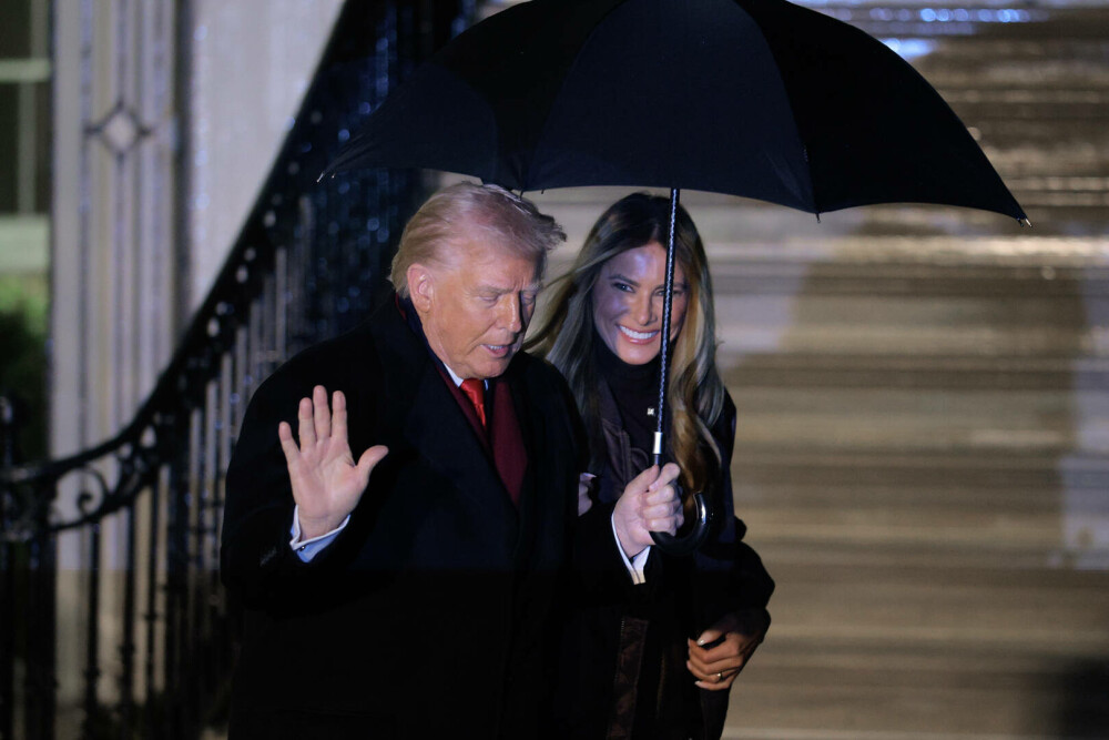 Melania Trump, apariție remarcabilă la brațul lui Donald Trump, de Ziua Recunoștinței. Ce ținută a purtat. GALERIE FOTO - Imaginea 22
