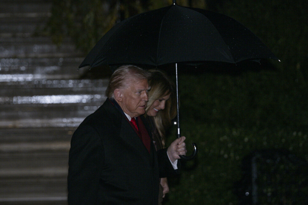 Melania Trump, apariție remarcabilă la brațul lui Donald Trump, de Ziua Recunoștinței. Ce ținută a purtat. GALERIE FOTO - Imaginea 26