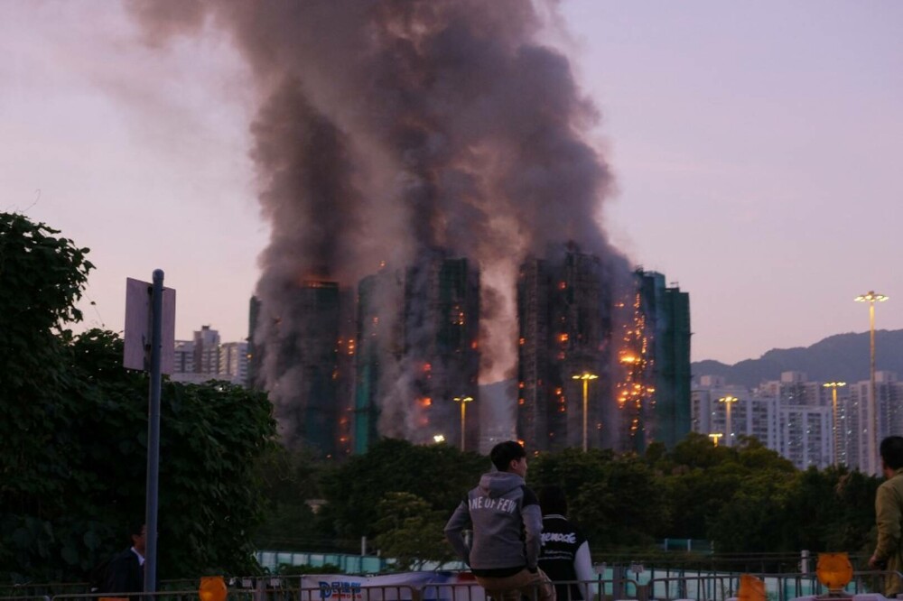 Incendiu puternic la un complex de blocuri turn din Hong Kong. Cel puțin 36 de persoane au murit, iar alte 279, dispărute - Imaginea 4