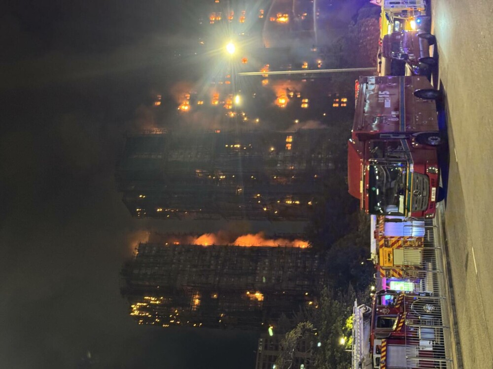 128 de oameni au murit în incendiul care a distrus blocurile turn din Hong Kong. „Este un dezastru”. GALERIE FOTO & VIDEO - Imaginea 20