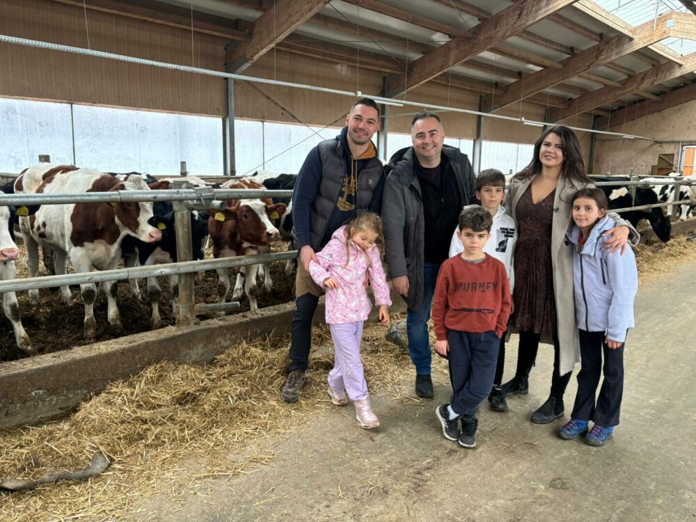 Povestea Andreei și a lui Mihai, tinerii care au readus viața și tradiția într-o fermă cu 1.300 de animale, în Cârțișoara - Imaginea 3