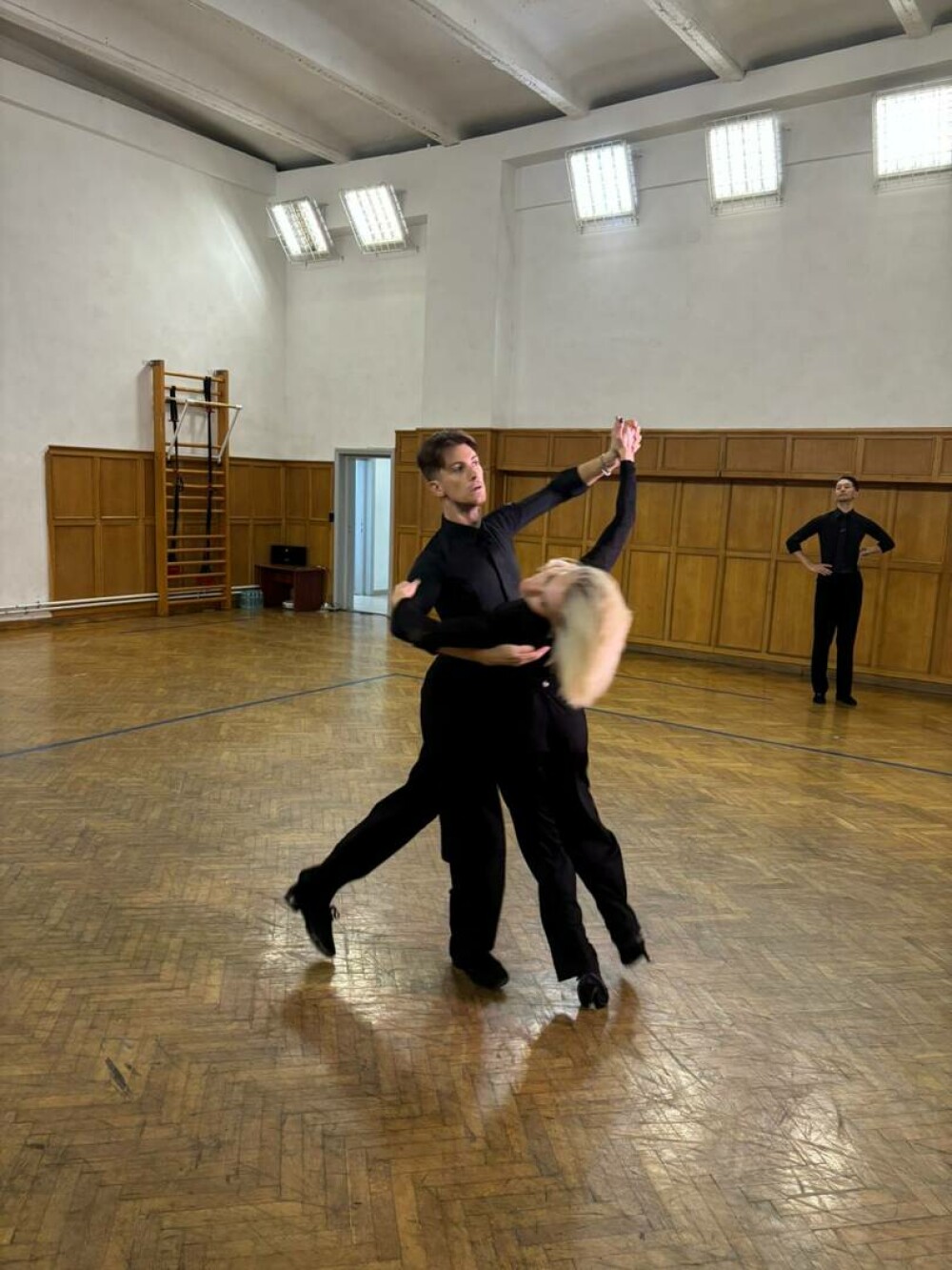 Andreea Matei și Rareș Cojoc, perechea de aur a dansului sportiv românesc, admirată pe podiumurile lumii - Imaginea 5