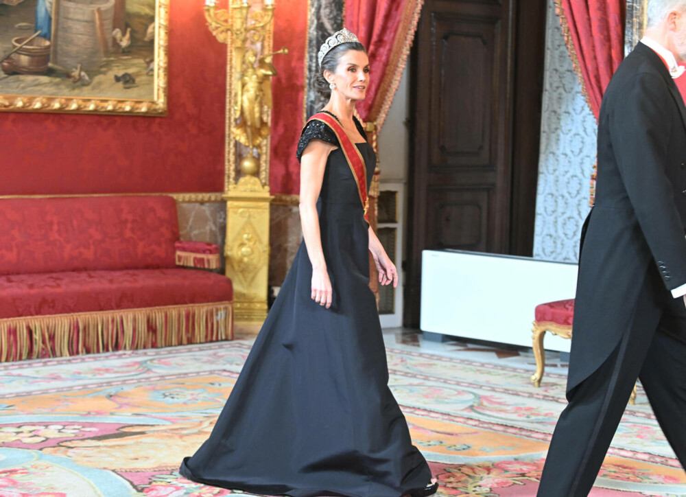Regina Letizia a Spaniei, un simbol al eleganței la cina de stat în onoarea președintelui Germaniei. GALERIE FOTO - Imaginea 15