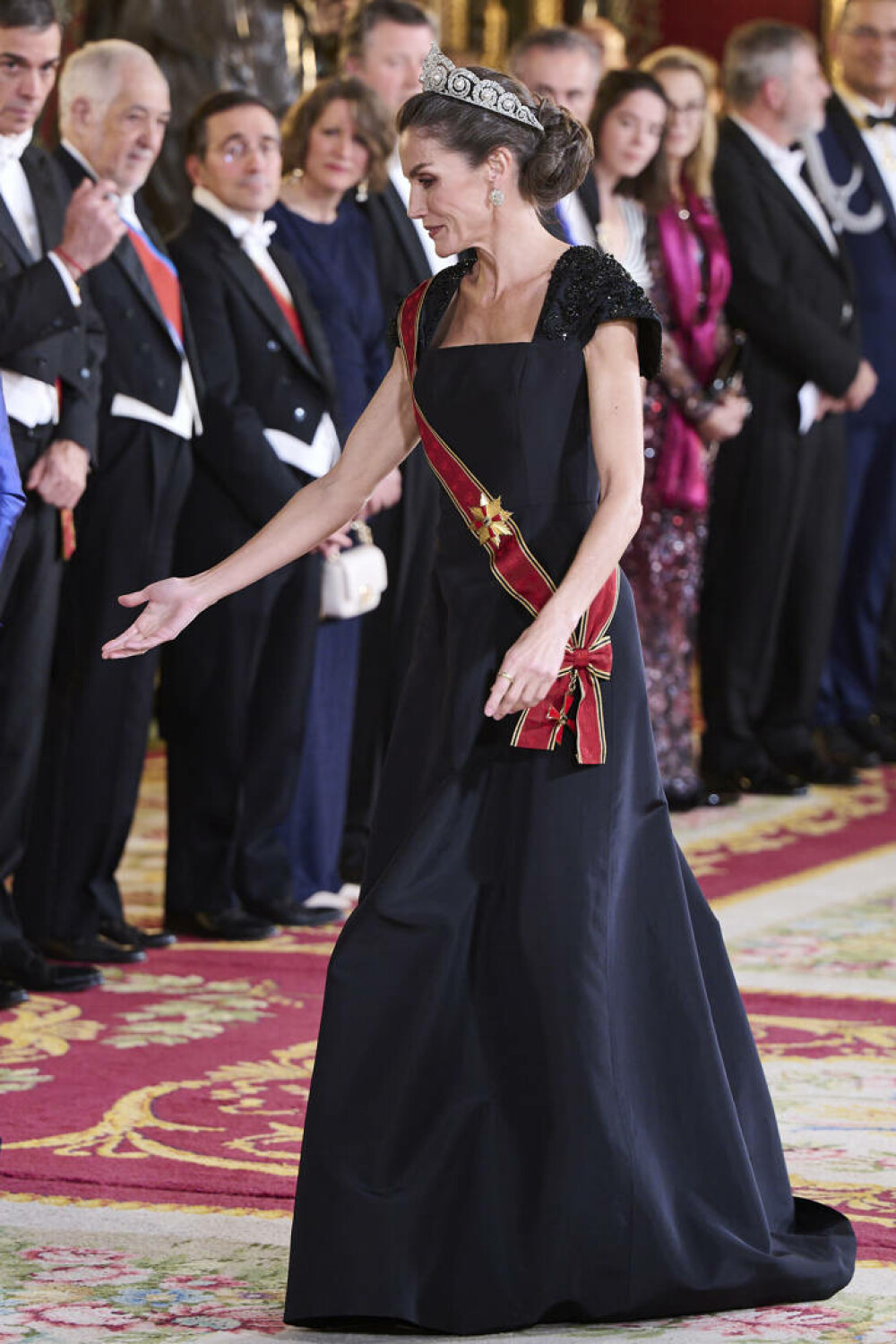 Regina Letizia a Spaniei, un simbol al eleganței la cina de stat în onoarea președintelui Germaniei. GALERIE FOTO - Imaginea 18