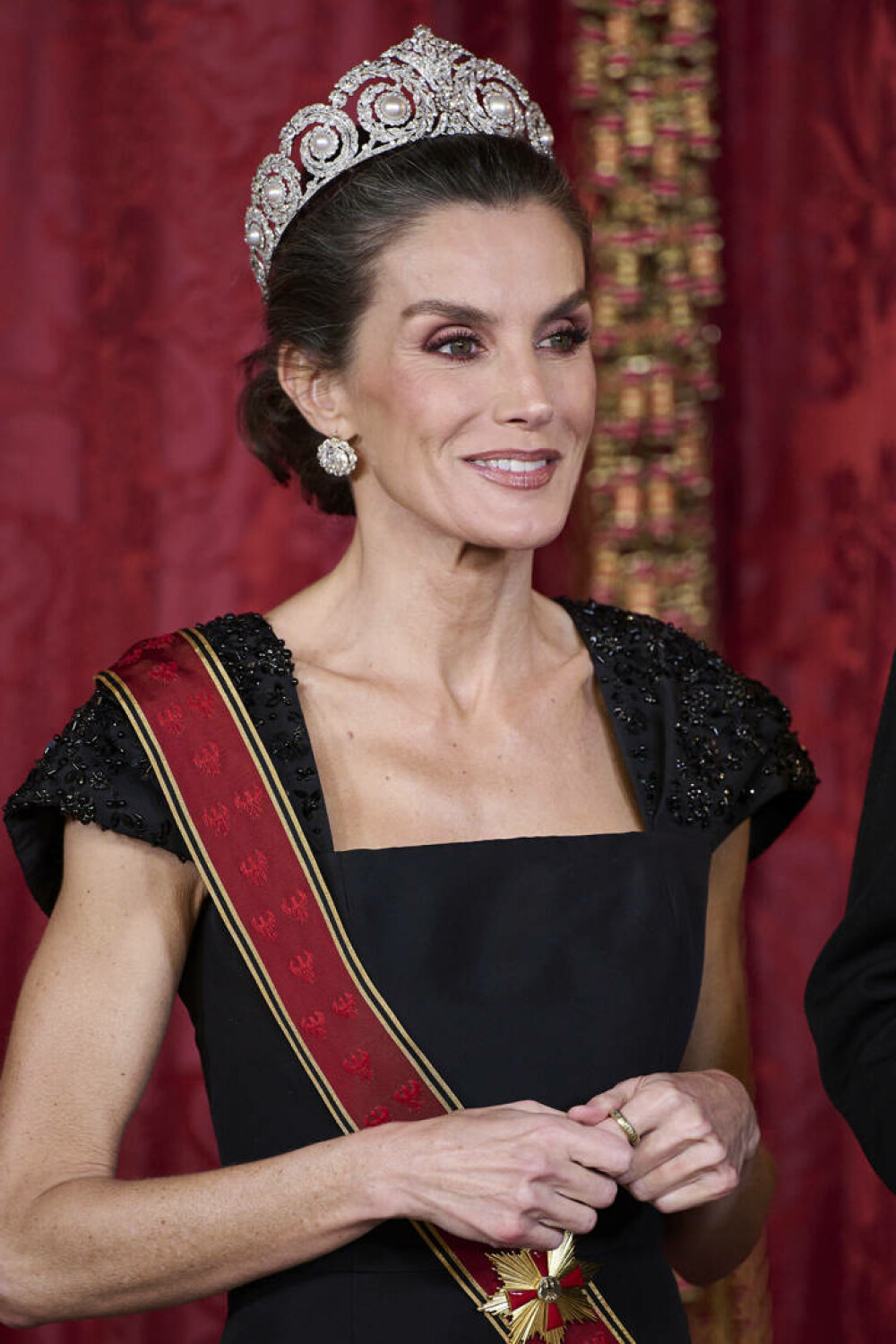 Regina Letizia a Spaniei, un simbol al eleganței la cina de stat în onoarea președintelui Germaniei. GALERIE FOTO - Imaginea 19