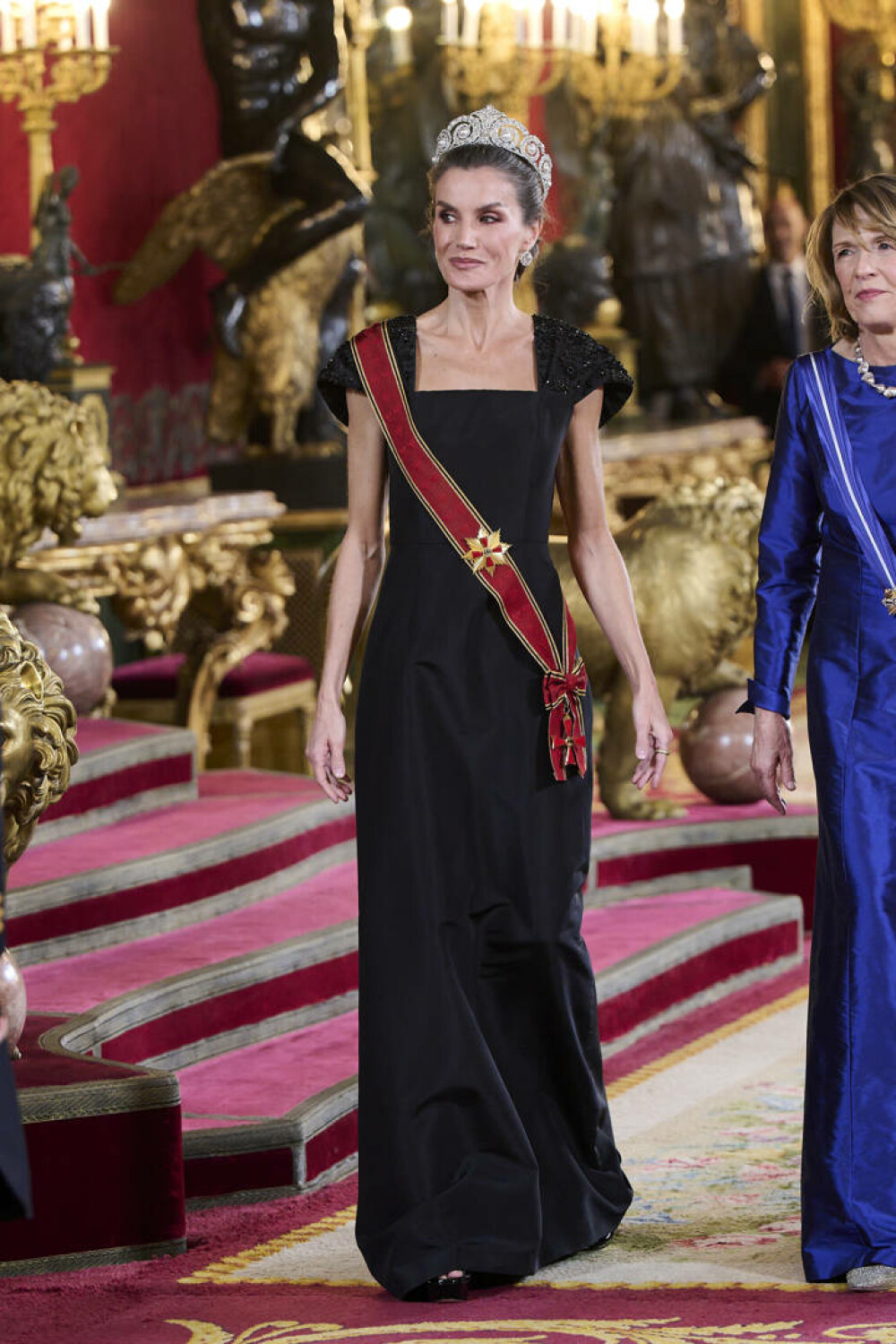 Regina Letizia a Spaniei, un simbol al eleganței la cina de stat în onoarea președintelui Germaniei. GALERIE FOTO - Imaginea 21