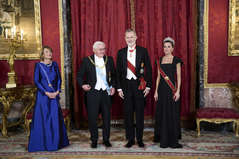 Regina Letizia a Spaniei, un simbol al eleganței la cina de stat în onoarea președintelui Germaniei. GALERIE FOTO - Imaginea 22