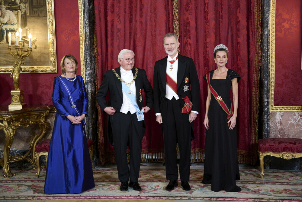 Regina Letizia a Spaniei, un simbol al eleganței la cina de stat în onoarea președintelui Germaniei. GALERIE FOTO - Imaginea 24