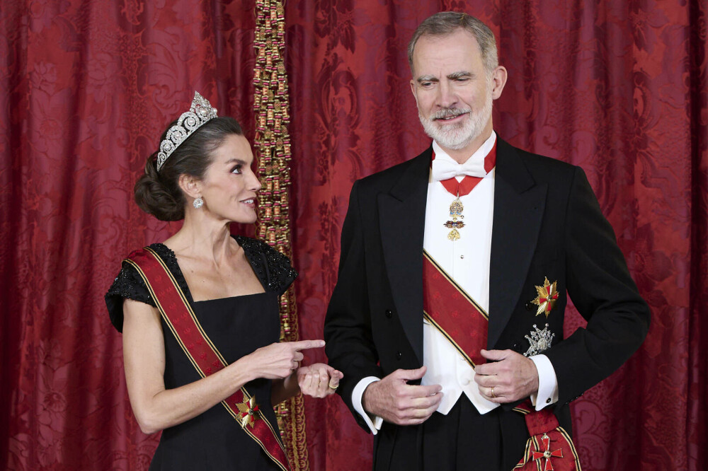 Regina Letizia a Spaniei, un simbol al eleganței la cina de stat în onoarea președintelui Germaniei. GALERIE FOTO - Imaginea 26