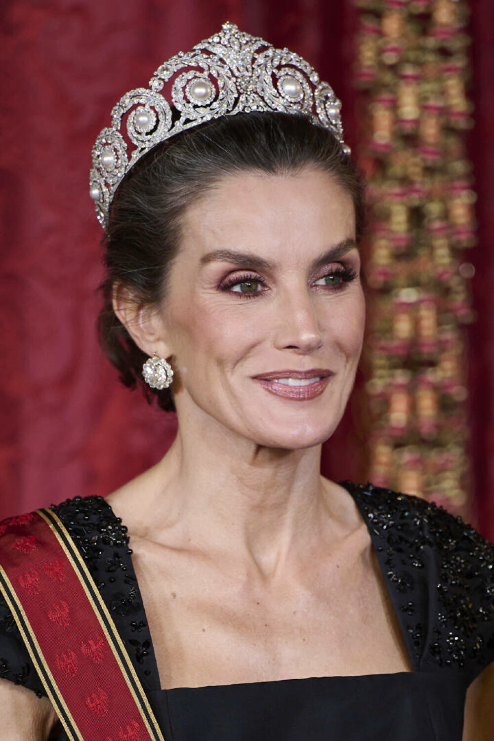 Regina Letizia a Spaniei, un simbol al eleganței la cina de stat în onoarea președintelui Germaniei. GALERIE FOTO - Imaginea 27