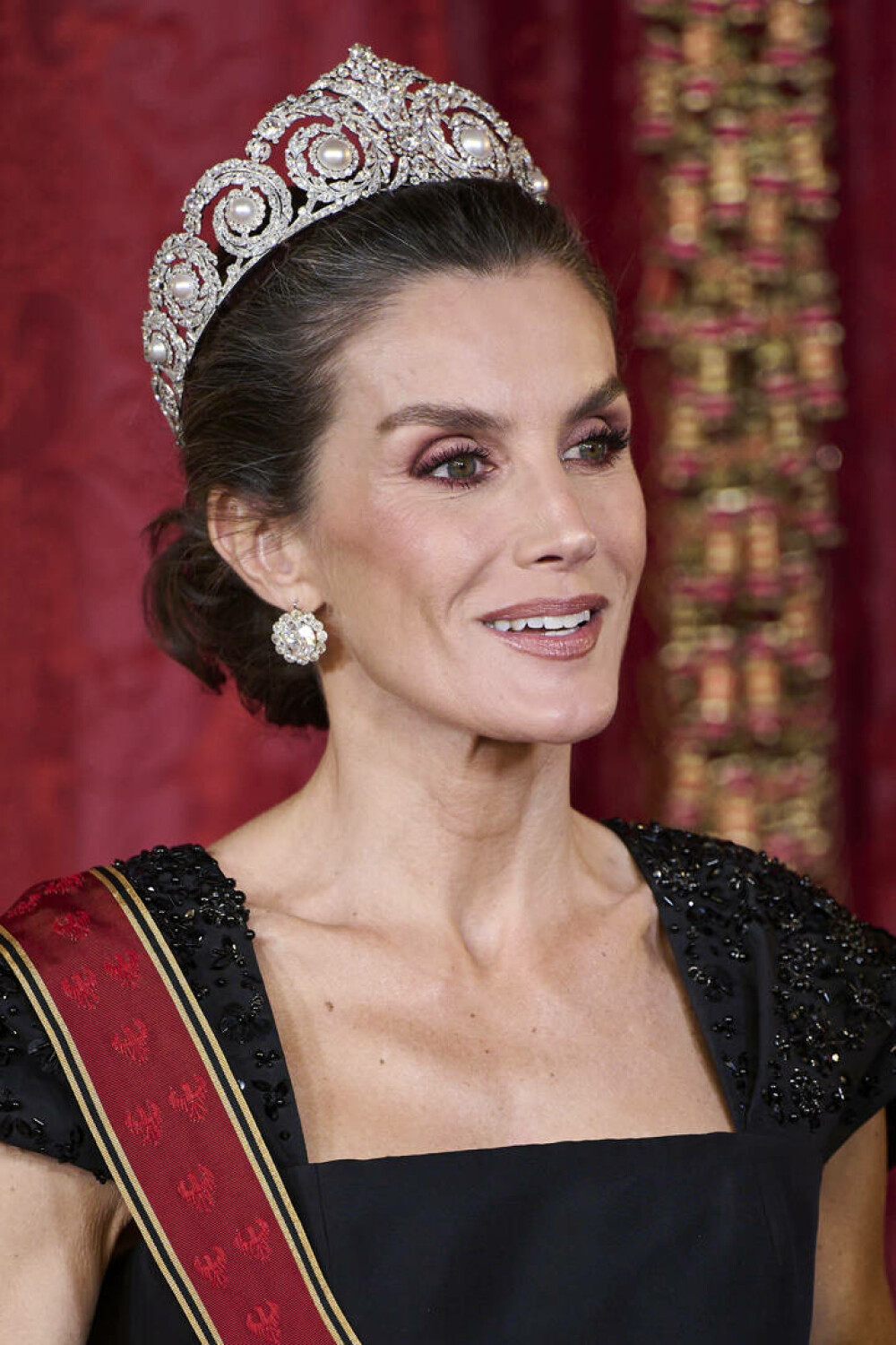 Regina Letizia a Spaniei, un simbol al eleganței la cina de stat în onoarea președintelui Germaniei. GALERIE FOTO - Imaginea 28