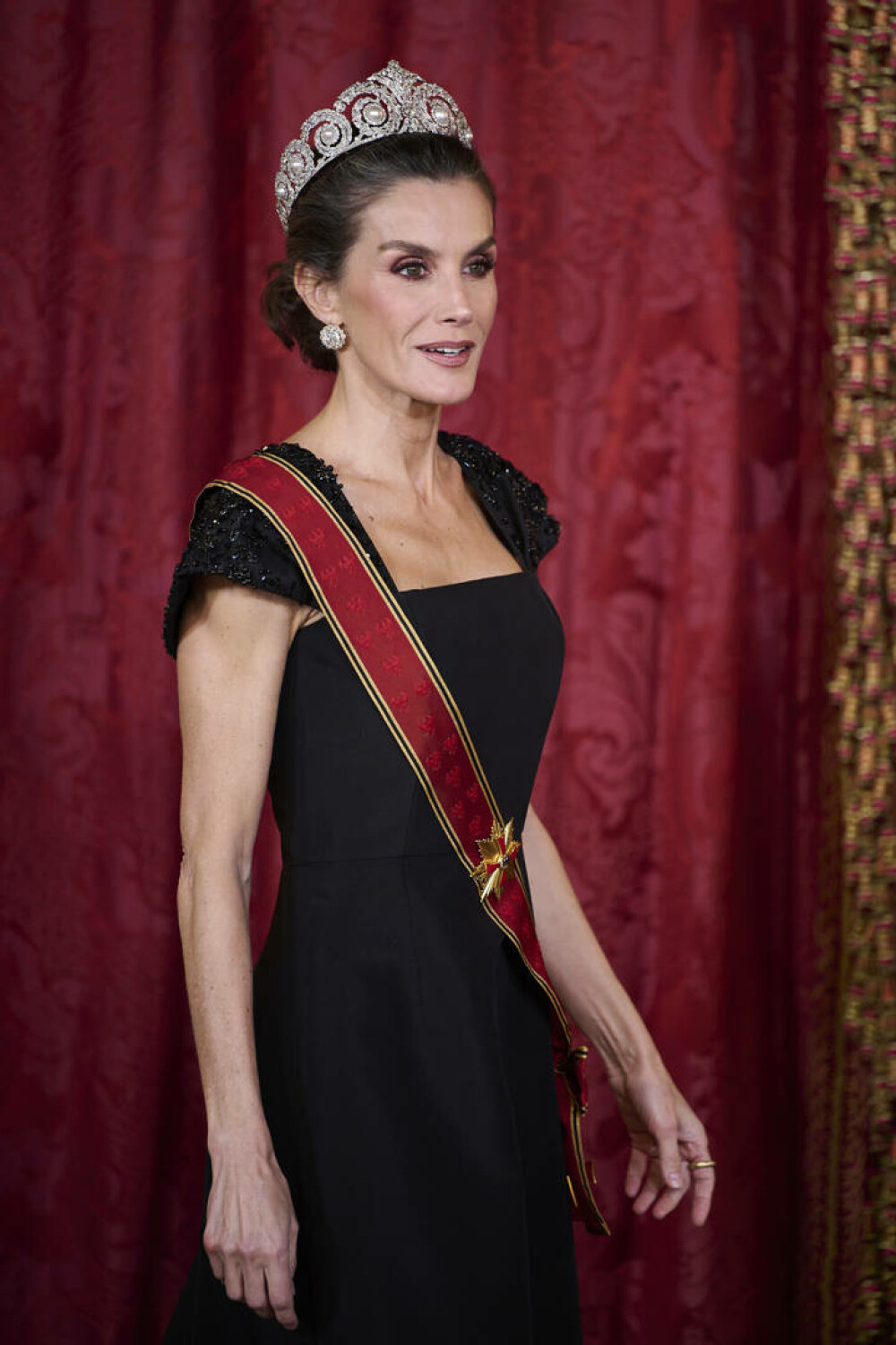 Regina Letizia a Spaniei, un simbol al eleganței la cina de stat în onoarea președintelui Germaniei. GALERIE FOTO - Imaginea 30