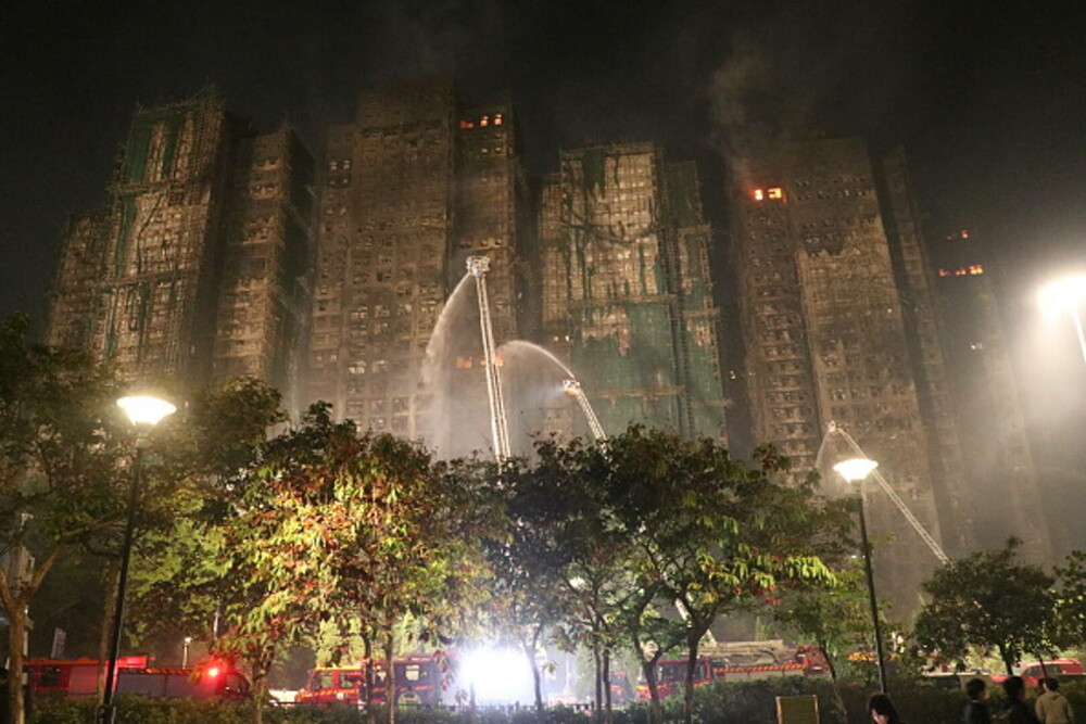 128 de oameni au murit în incendiul care a distrus blocurile turn din Hong Kong. „Este un dezastru”. GALERIE FOTO & VIDEO - Imaginea 33